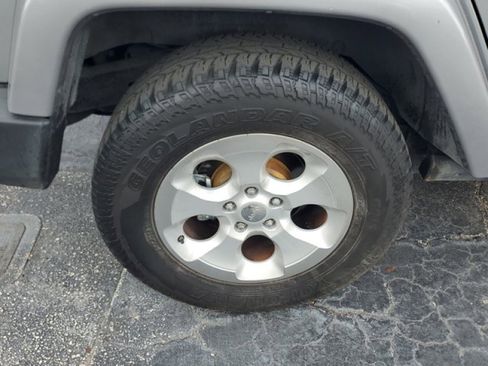 Used 2015 Jeep Wrangler Unlimited Rubicon w/ Connectivity Group image 9