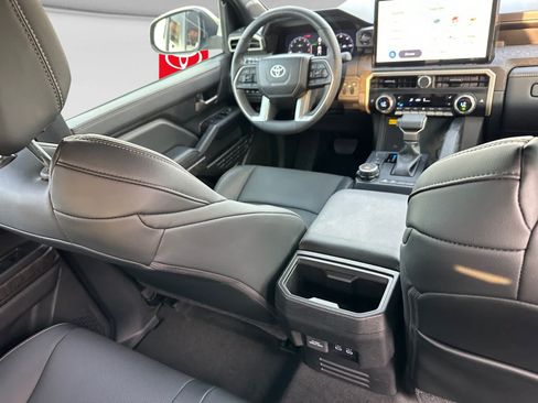 Used 2025 Toyota Tacoma Limited AWD/4WD image 18