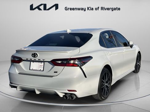 Used 2023 Toyota Camry SE image 7