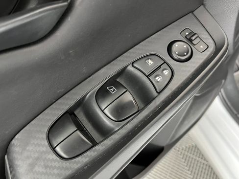 Used 2025 Nissan Sentra S image 10