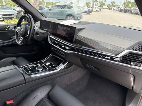 Used 2024 BMW X7 M60i AWD/4WD image 18