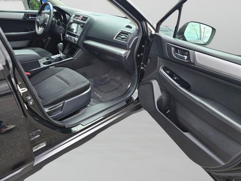 Used 2017 Subaru Outback 2.5i Premium AWD/4WD image 27