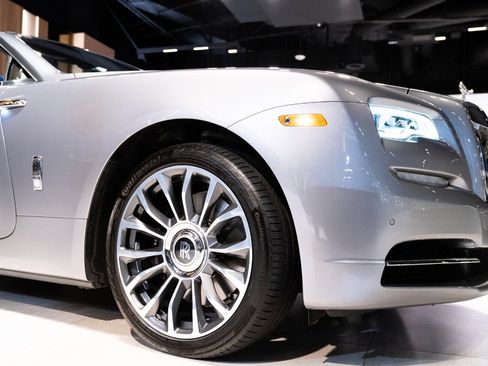 Used 2018 Rolls-Royce Dawn image 34