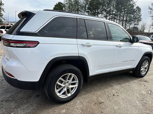 Used 2024 Jeep Grand Cherokee Laredo X image 8