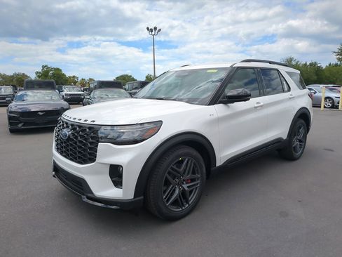 New 2026 Ford Explorer ST-Line image 3