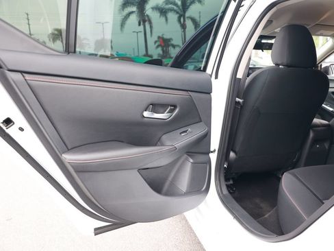 Used 2025 Nissan Sentra SR FWD image 34