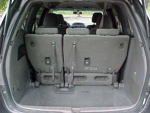 Used 2010 Honda Odyssey LX image 11