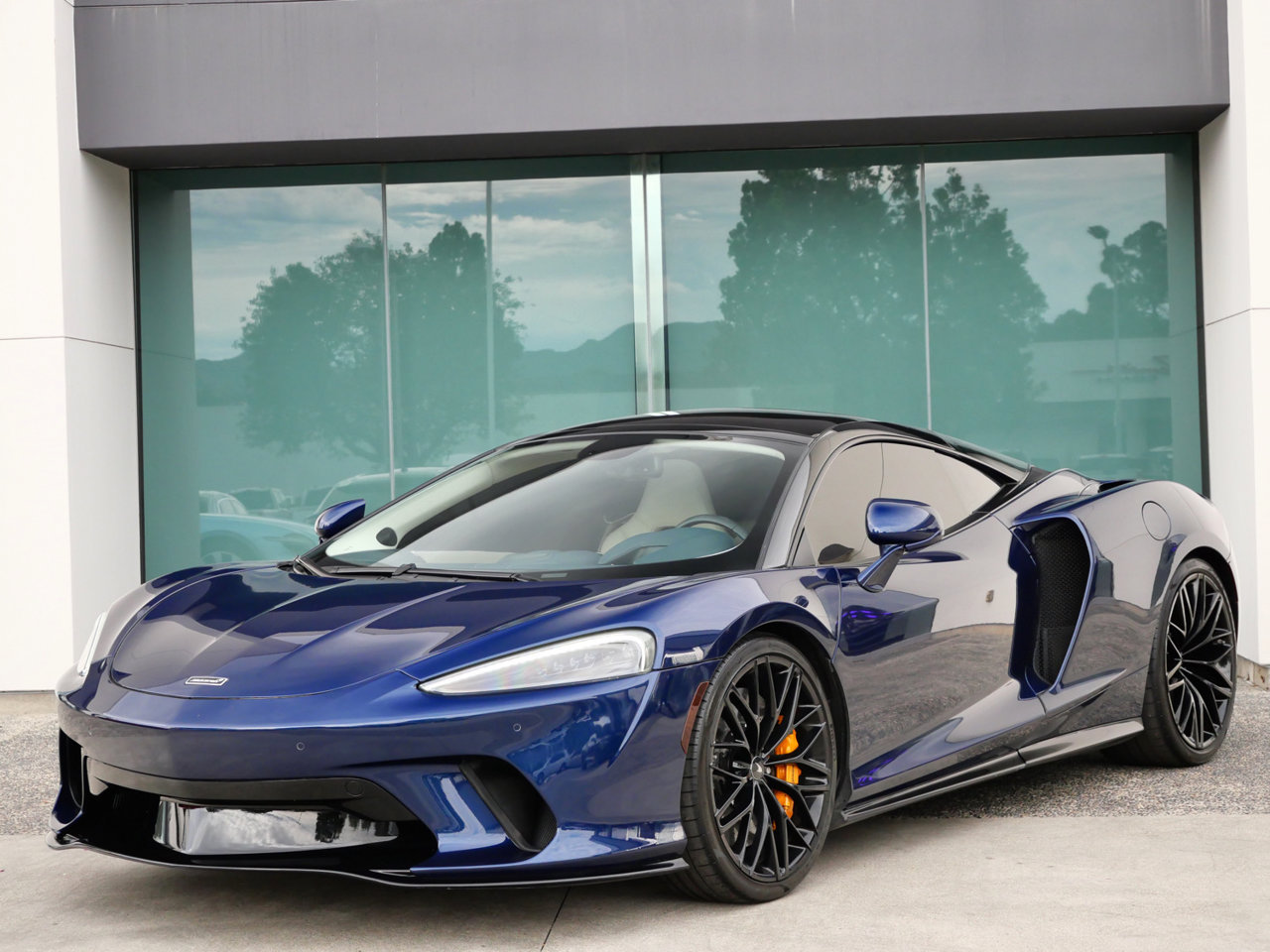 Used 2021 McLaren GT RWD image 15