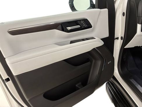 Certified 2025 Chevrolet Suburban Premier AWD/4WD image 13