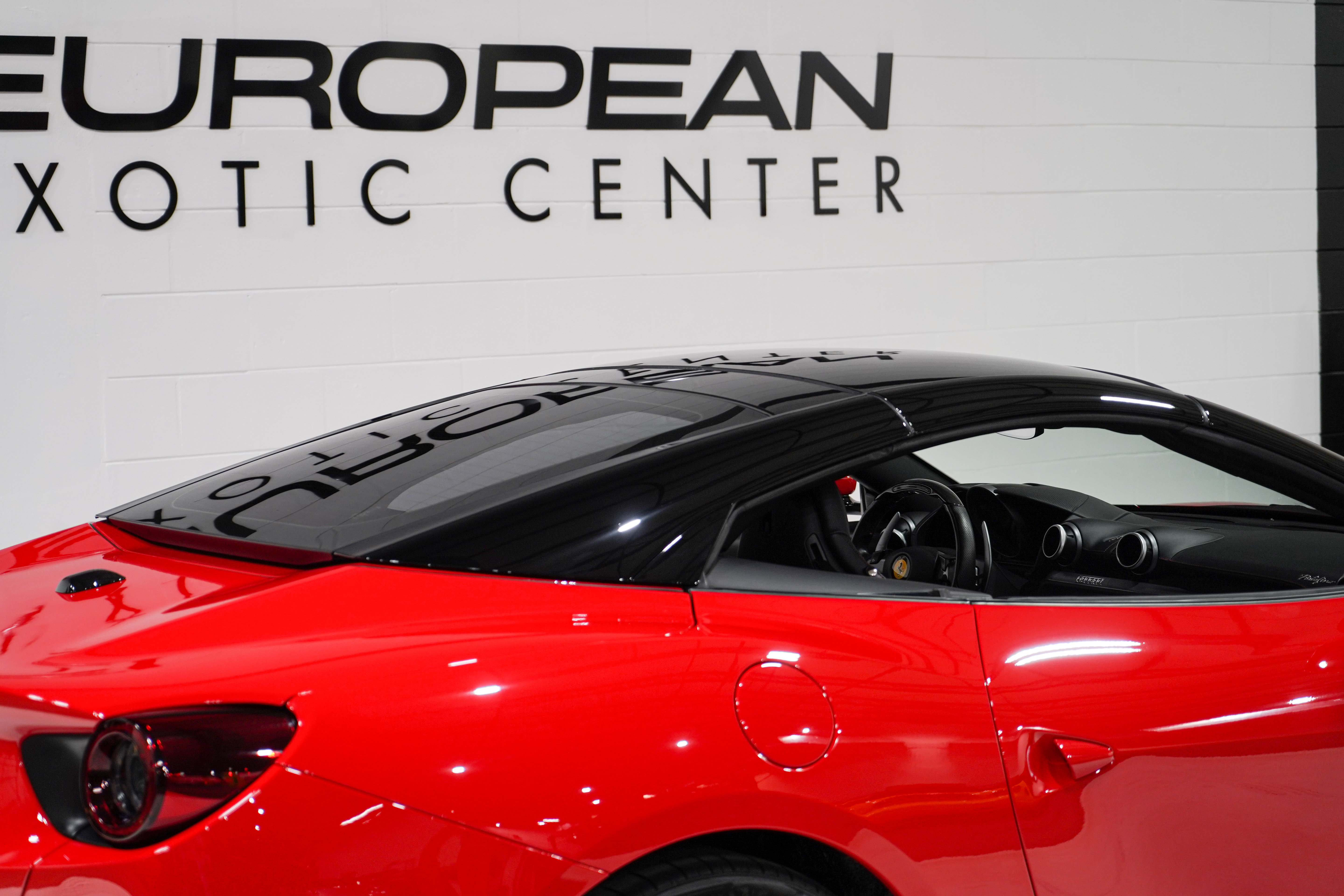Used 2019 Ferrari Portofino RWD image 39