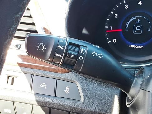 Used 2013 Hyundai Santa Fe Limited w/ Technology Pkg FWD image 28