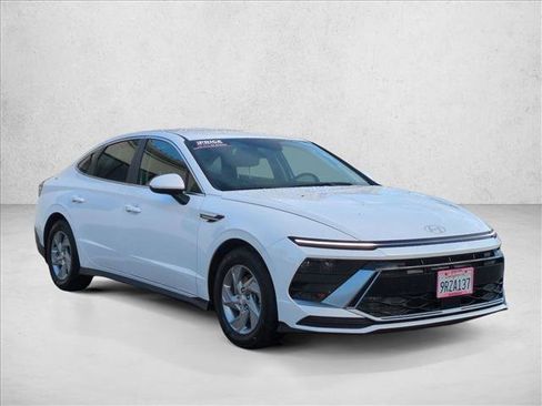 Certified 2025 Hyundai Sonata SE image 3