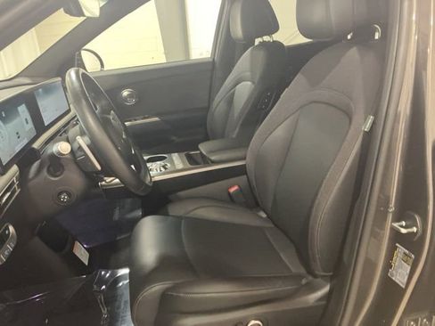 Used 2024 Genesis GV60 RWD image 11