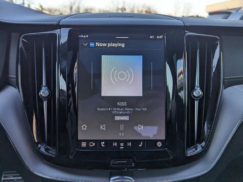 Used 2022 Volvo XC60 B5 R-Design w/ Advanced Package image 22