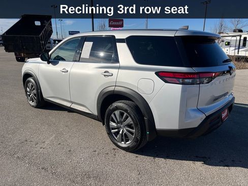 Used 2024 Nissan Pathfinder S image 12