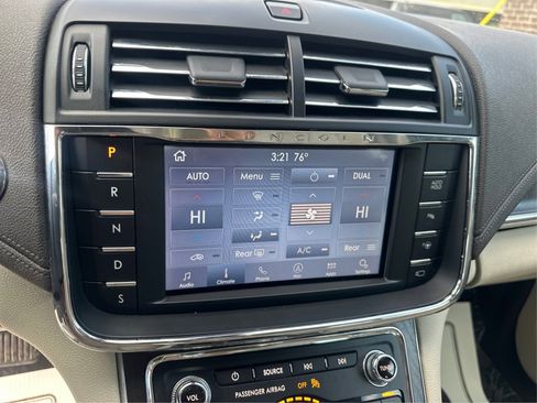 Used 2020 Lincoln Continental Reserve image 37