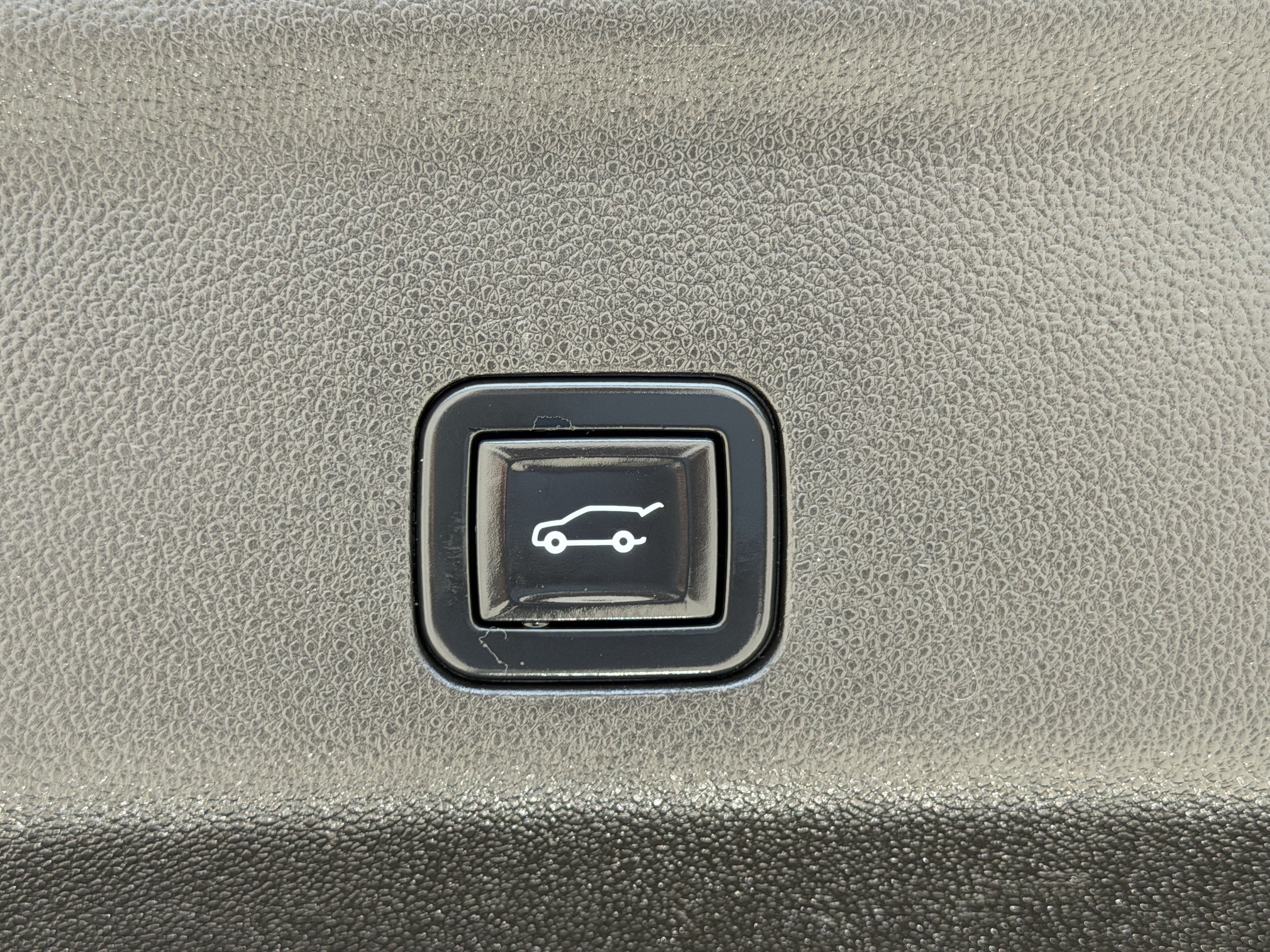 Used 2021 Chevrolet Tahoe LT w/ LT Signature Package RWD image 16