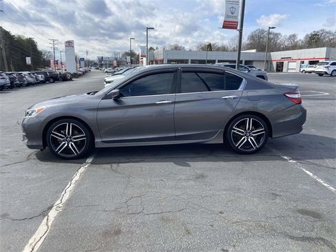 Used 2017 Honda Accord Sport image 4
