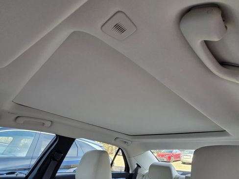 Used 2023 Chrysler 300 Touring L w/ Popular Equipment Group image 9