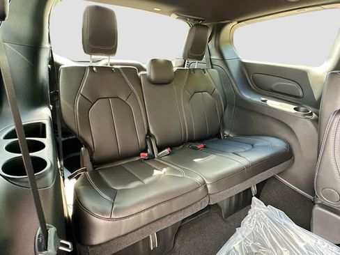 New 2026 Chrysler Pacifica Select image 27