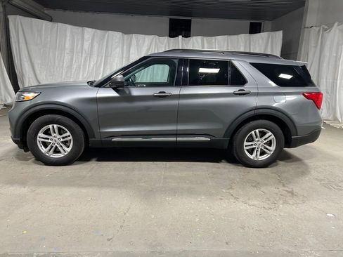 Used 2023 Ford Explorer XLT w/ Equipment Group 202A image 4
