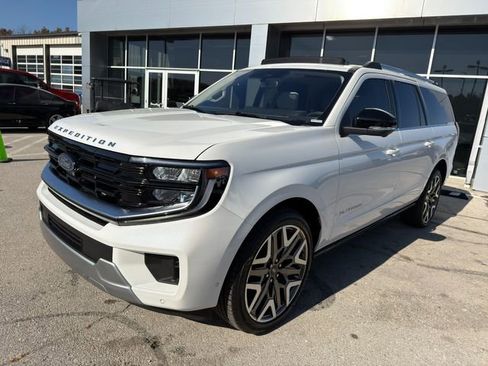 Used 2025 Ford Expedition Max Platinum w/ Platinum Ultimate Package image 3