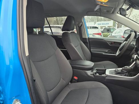 Used 2021 Toyota RAV4 LE image 12