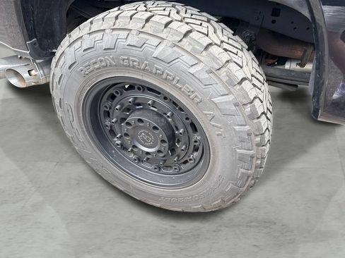 Used 2023 Ford F250 Platinum w/ FX4 Off-Road Package AWD/4WD image 9
