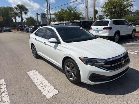 Certified 2023 Volkswagen Jetta SE w/ Panoramic Sunroof Package FWD image 18