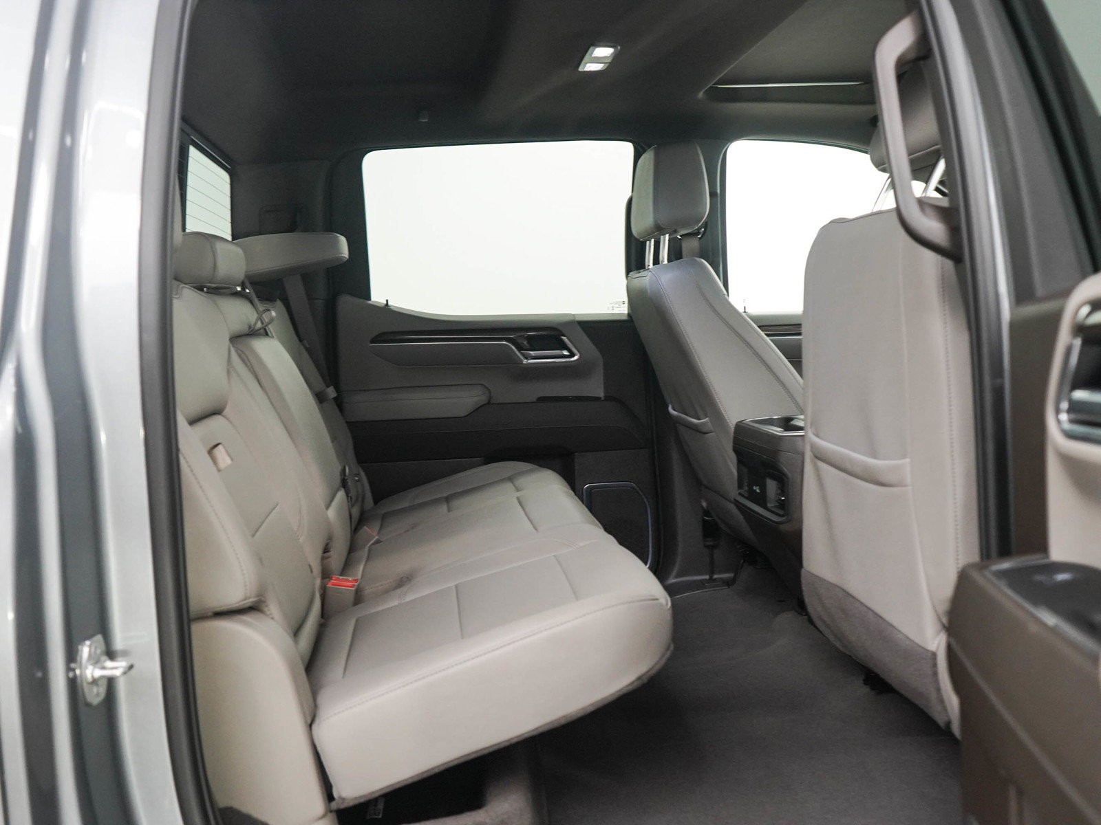 Used 2025 Chevrolet Silverado 1500 LT Trail Boss w/ LT Trail Boss Premium Package AWD/4WD image 12