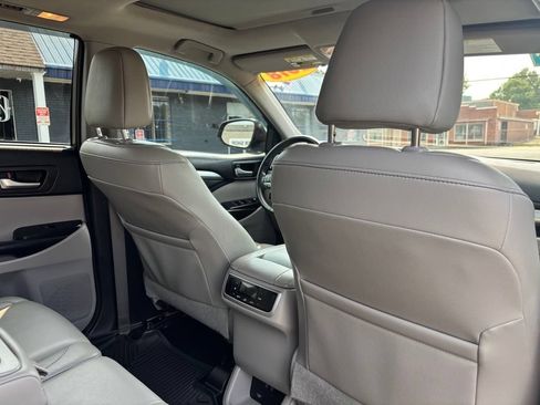 Used 2018 Toyota Highlander XLE FWD image 18