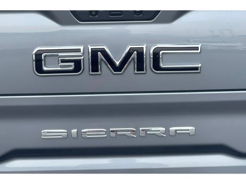 Used 2022 GMC Sierra 1500 Elevation w/ LPO, Elevation Black Package AWD/4WD image 17