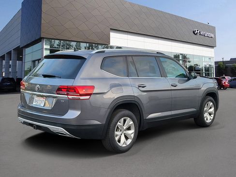 Used 2018 Volkswagen Atlas SE image 2