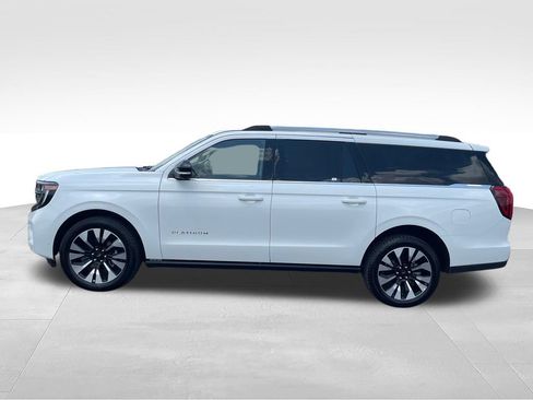 Used 2025 Ford Expedition Max Platinum w/ Driver's Package AWD/4WD image 2