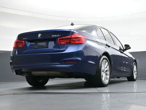 Used 2017 BMW 320i xDrive Sedan image 33