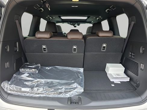 New 2026 Nissan Armada Platinum image 9