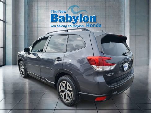 Used 2020 Subaru Forester Premium image 3