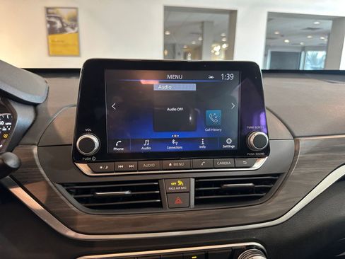 Used 2025 Nissan Altima 2.5 SV image 20