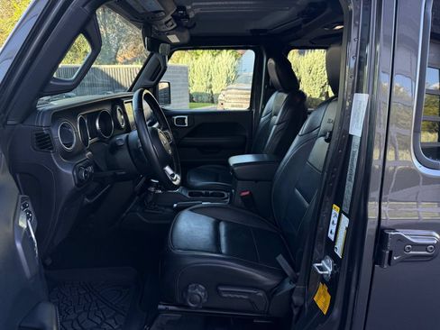 Used 2018 Jeep Wrangler Unlimited Sahara w/ Uconnect 4C Nav & Sound Group AWD/4WD image 19