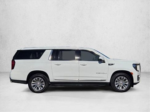 Used 2024 GMC Yukon XL Denali image 4