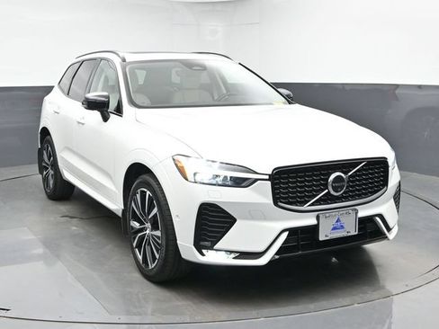 Used 2023 Volvo XC60 B5 Plus w/ Climate Package AWD/4WD image 2