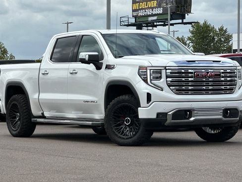 Used 2023 GMC Sierra 1500 Denali w/ Technology Package AWD/4WD image 2