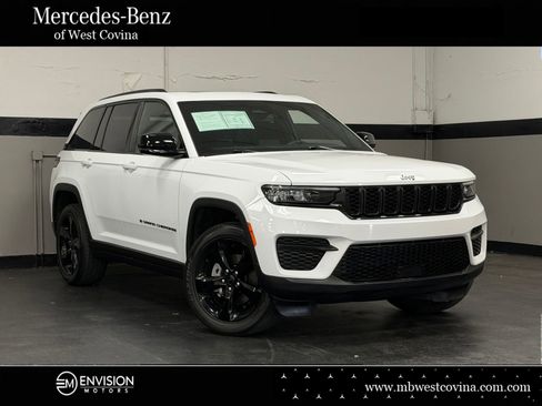 Used 2024 Jeep Grand Cherokee Altitude AWD/4WD image 1