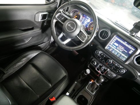 Used 2020 Jeep Gladiator Overland AWD/4WD image 9