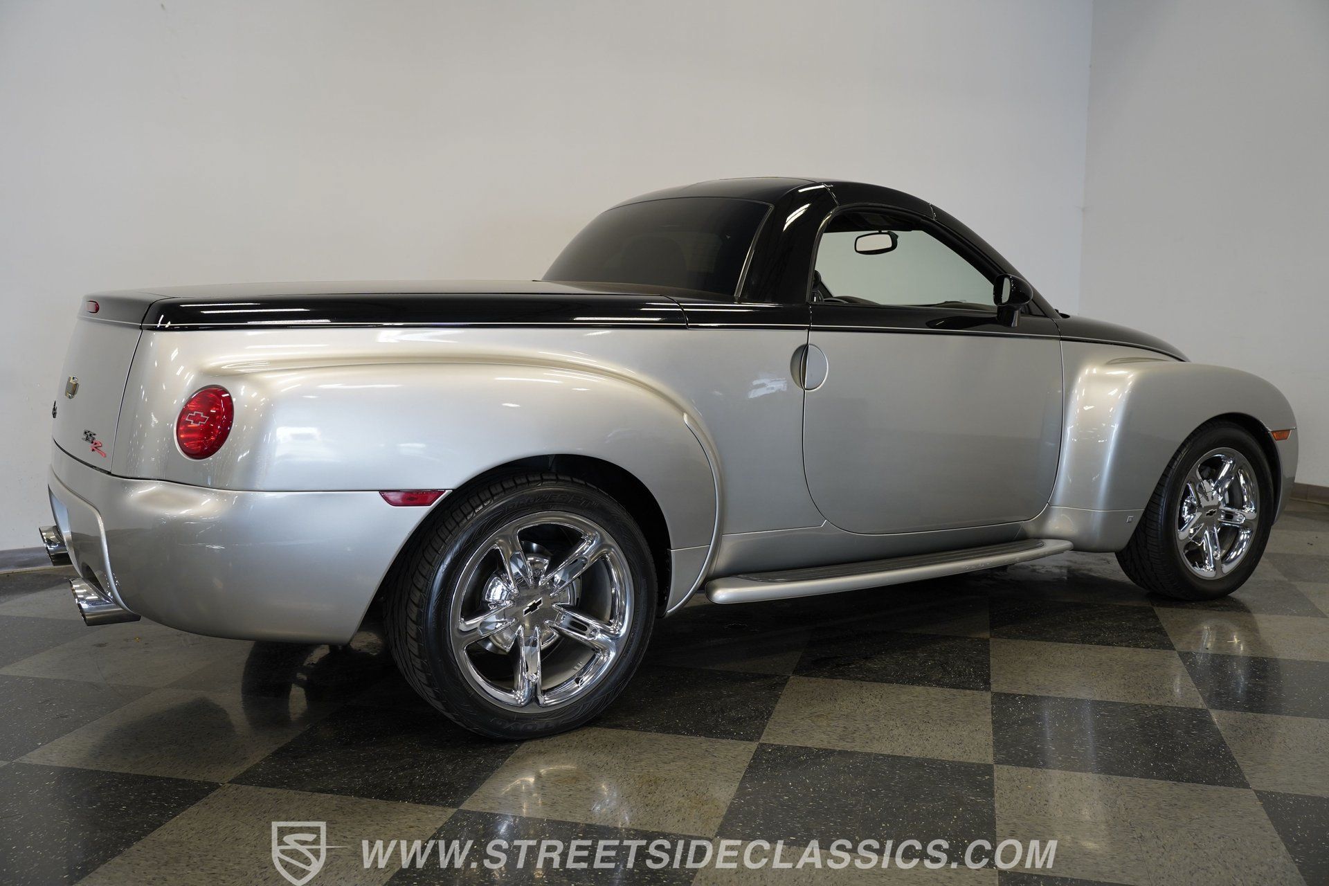 Used 2006 Chevrolet SSR w/ Preferred Equipment Group RWD image 14