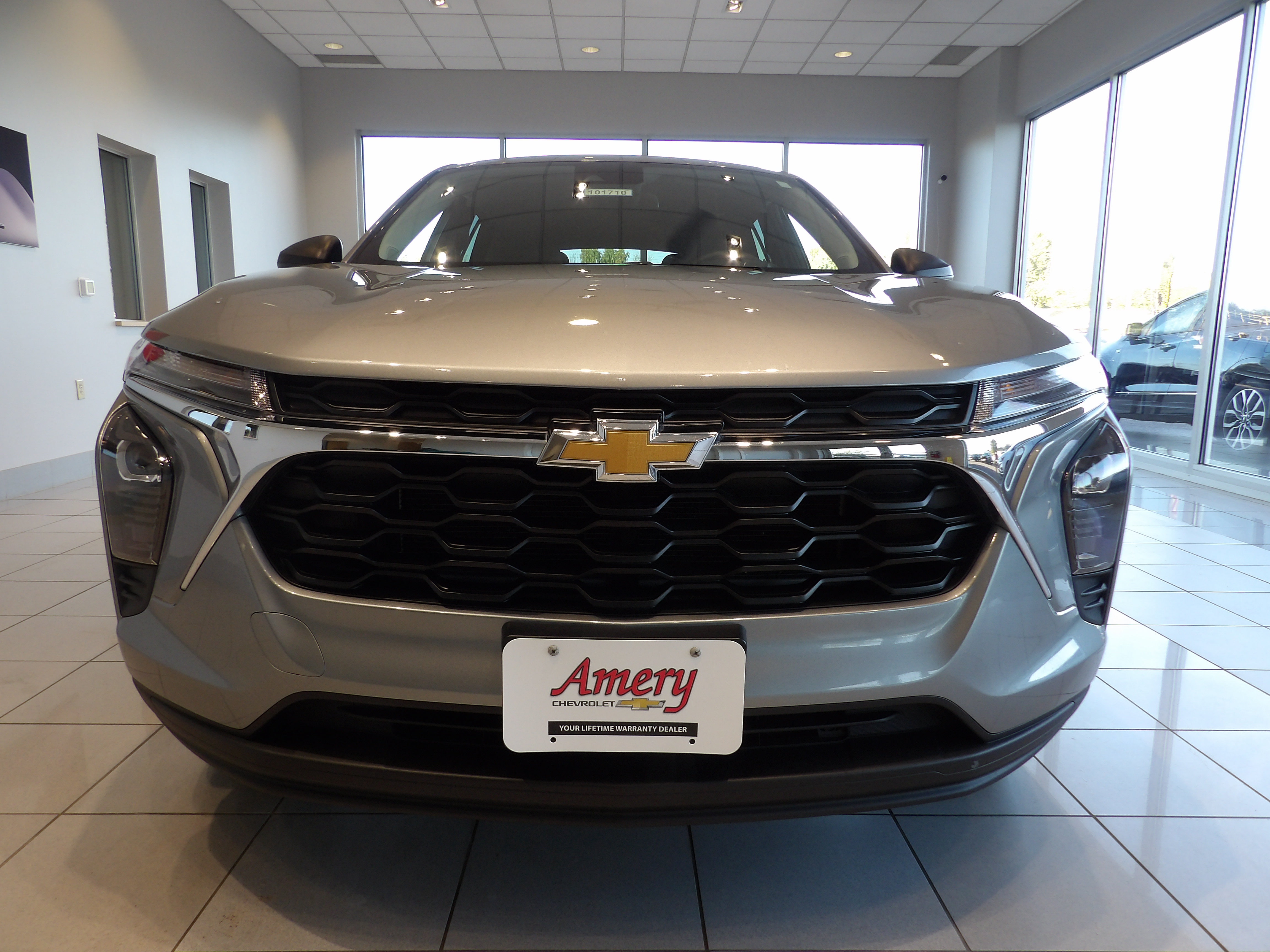 Used 2024 Chevrolet Trax LS FWD image 2