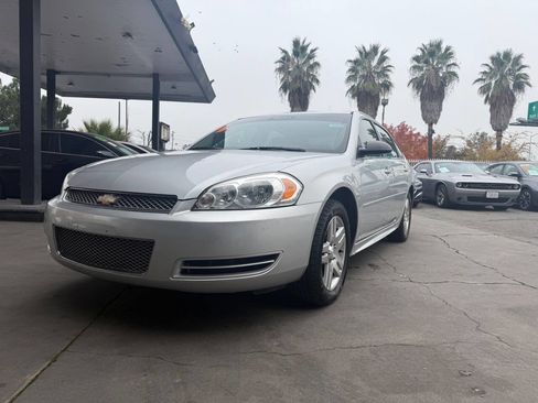 Used 2016 Chevrolet Impala LT image 2