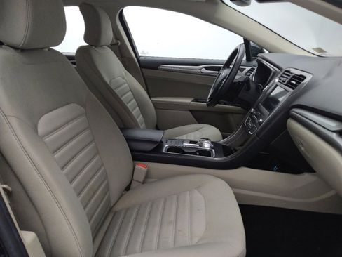 Used 2019 Ford Fusion SE image 21