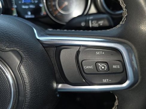 Used 2023 Jeep Gladiator Overland AWD/4WD image 12