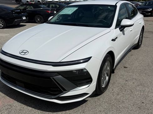 Used 2025 Hyundai Sonata SE FWD image 3
